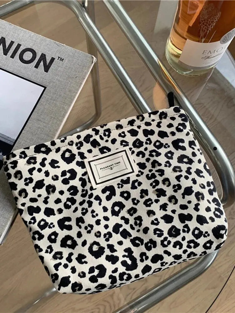 תיק איפור - שיר