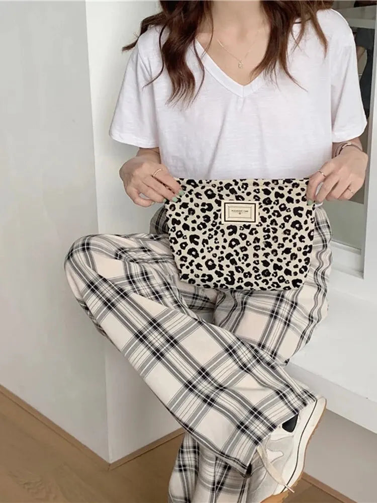 תיק איפור - שיר