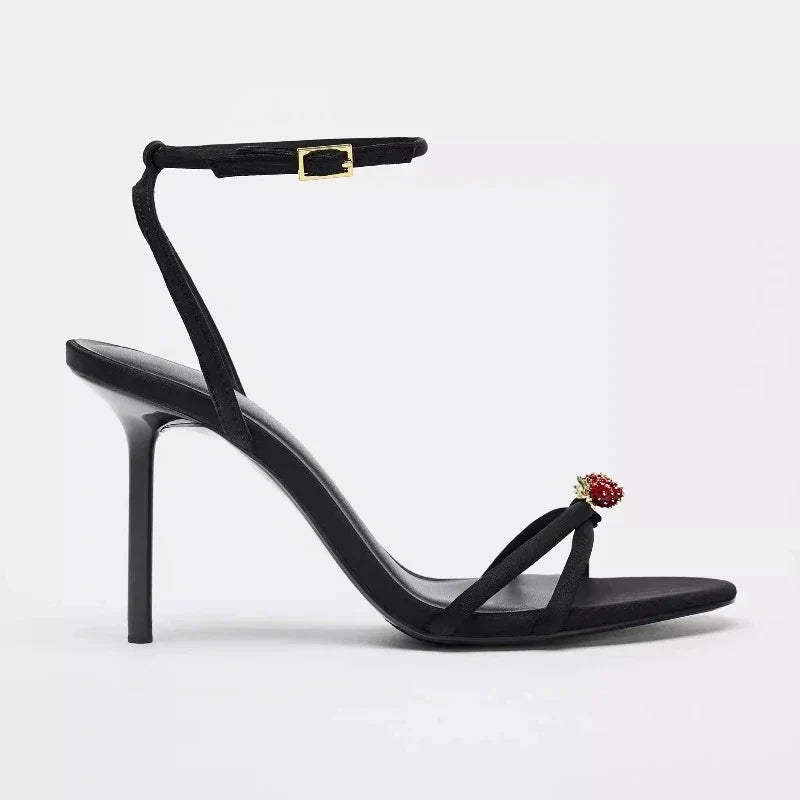 נעליים דגם- יערה